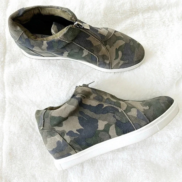 Blondo Green Camo Waterproof Glenda Hidden Heel Front Zip Sneaker boot Sz 10 - Picture 1 of 9